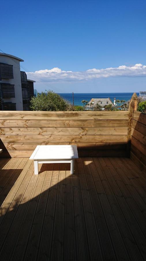 Surf Lookout - King Size En-suite With Sea Views *